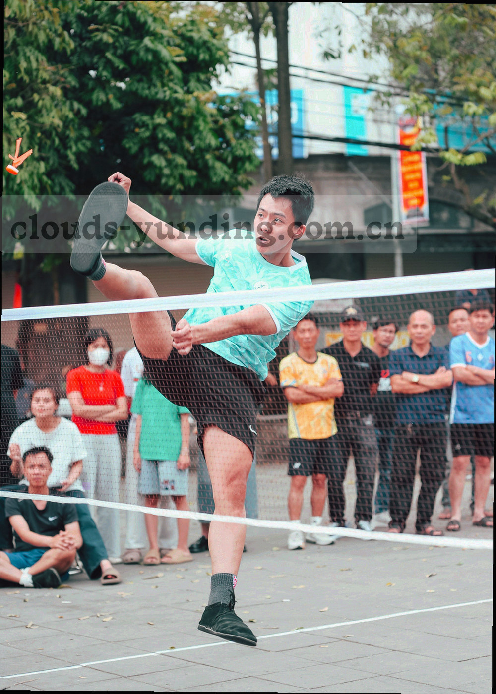 纵向时间轴与版本节点示意，带编号标签与状态色条